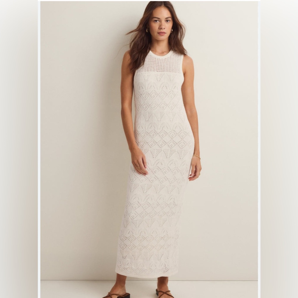 Elegant White Sleeveless knitted Maxi Dress.